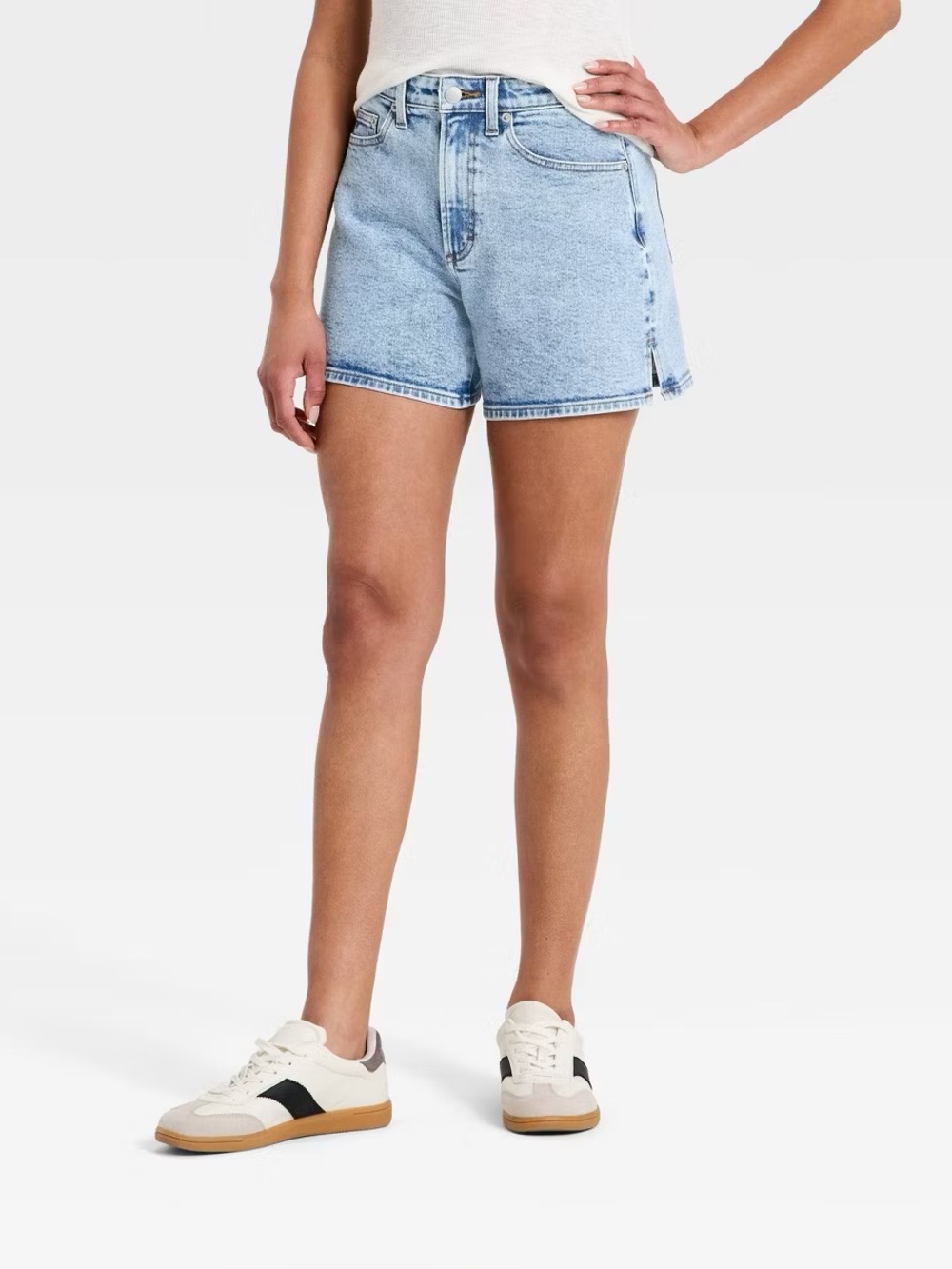 Universal Thread Women's High-Rise Light Wash A-Line Denim Shorts 5"